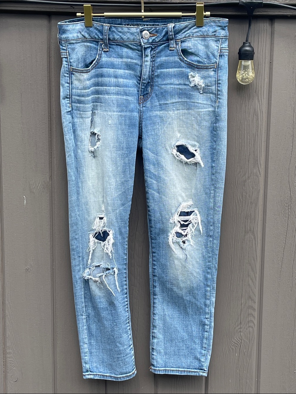 American Eagle Outfitters Light Blue Distressed Cropped Jeans